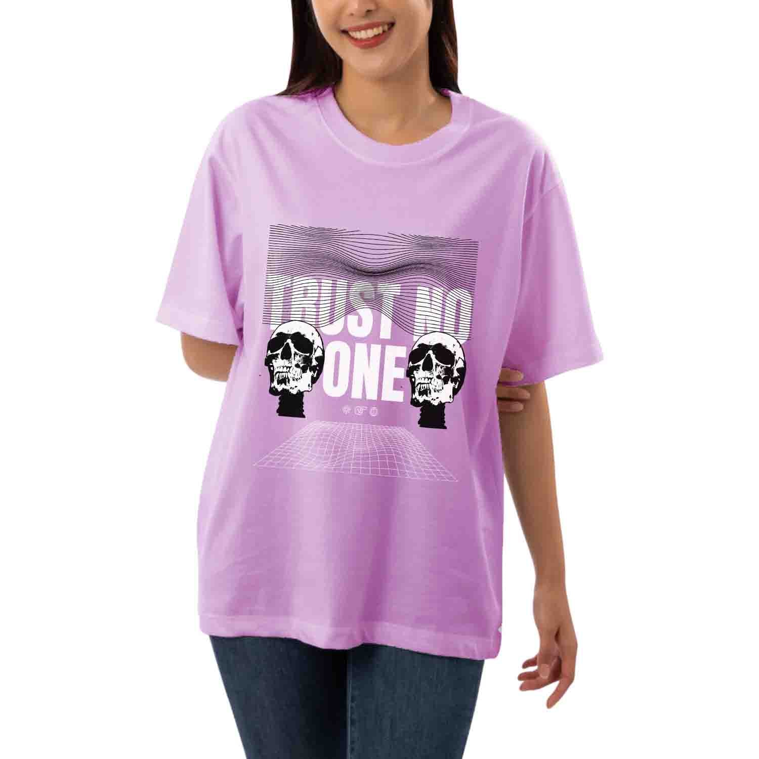 Trust no one Women's Oversized T-shirt