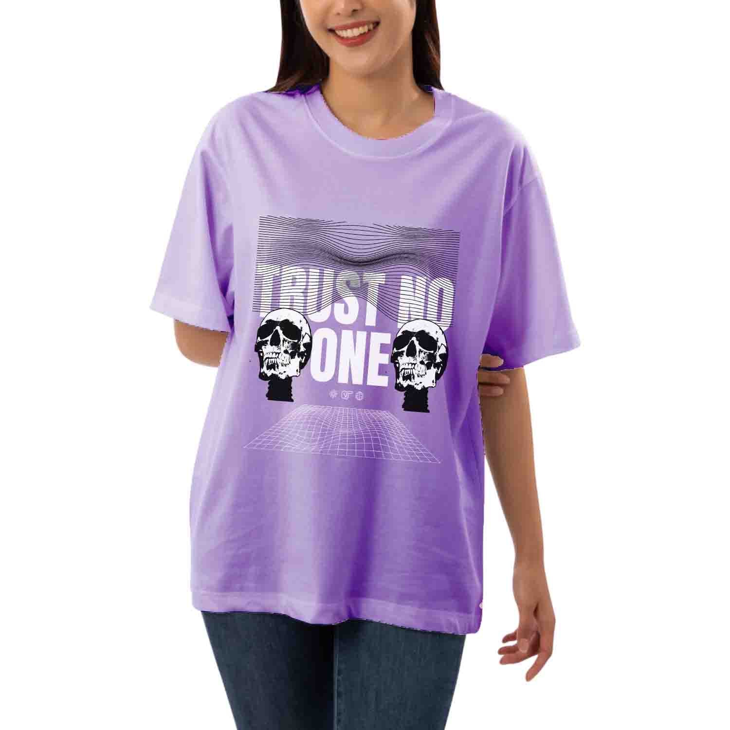 Trust no one Women's Oversized T-shirt