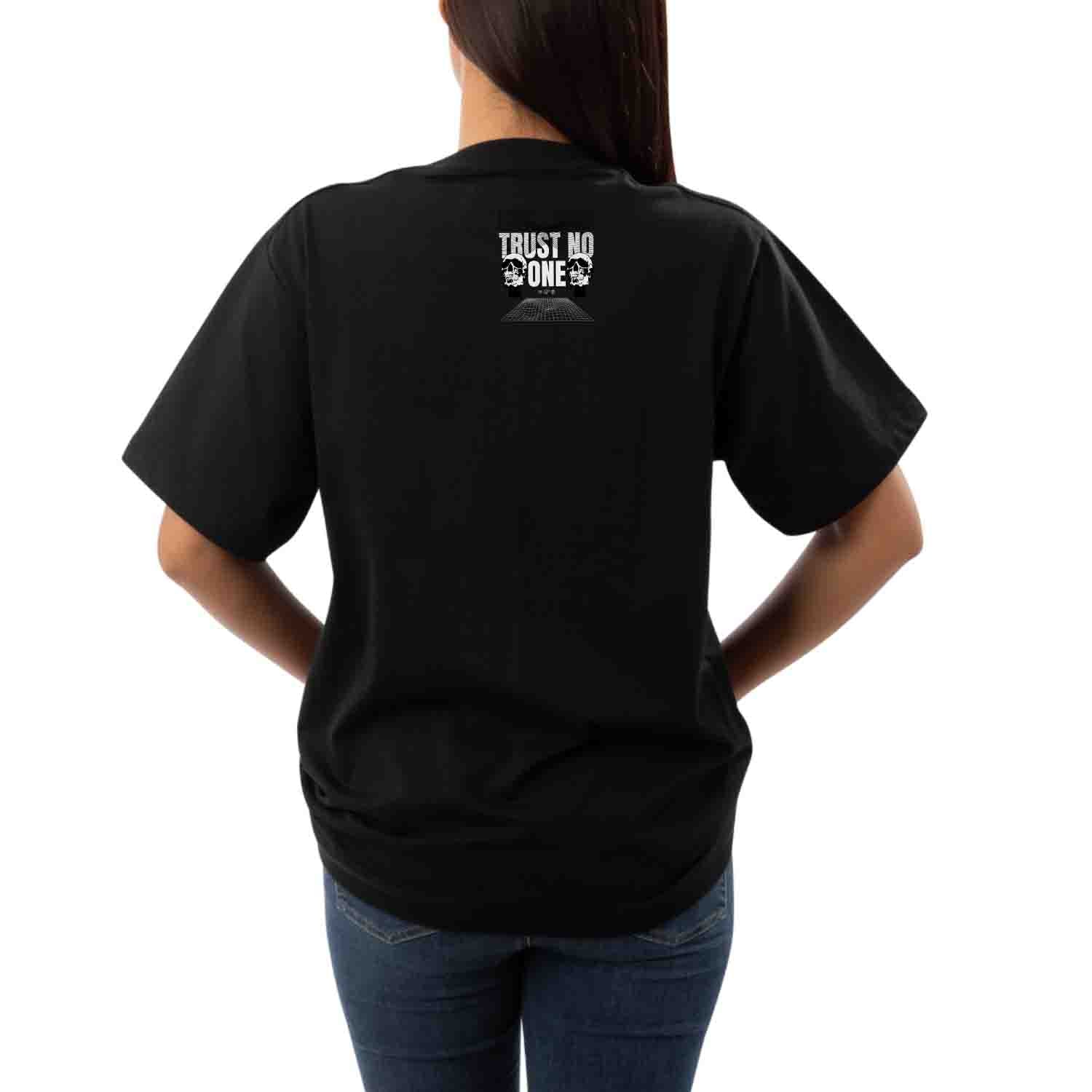 Trust no one Women's Oversized T-shirt